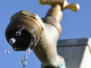 Abastecimento de Ipioca fica paralisado durante trabalho de desobstrução da rede