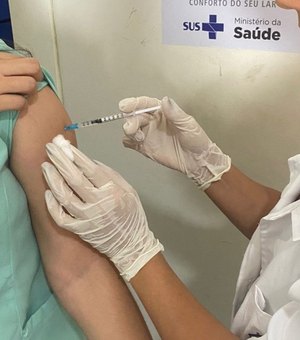 Vacinação contra Influenza e Pneumonia é ampliada para pacientes acamados em Maceió
