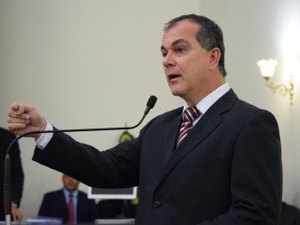 [Vídeo] Deputado estadual é flagrado xingando moradores no Sertão