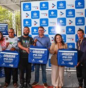 Motociclistas profissionais recebem treinamento e 250 bags térmicas do Detran Alagoas