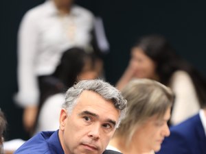 Rafael Brito exige a retirada de advogado baderneiro durante reunião da CCJC