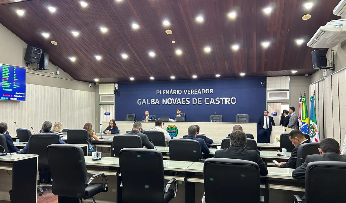 Vereadores aprovam alteração na Lei Orgânica para adequação das emendas