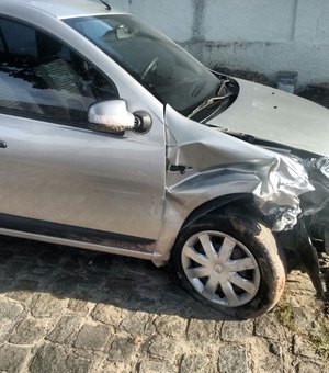 Homem rouba carro de idosa e atropela duas jovens durante fuga em Maceió 