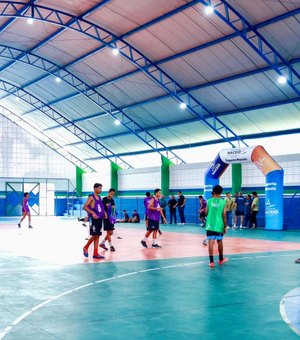 JHC inaugura ginásio escolar na parte alta e ressalta importância de espaços para prática esportiva