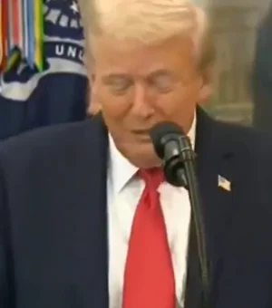 Trump se enrola ao pronunciar nome de medicamento e viraliza