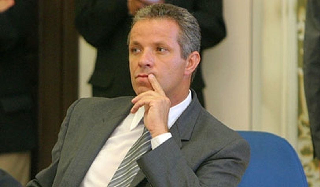 Prefeito é afastado do cargo acusado de desviar mais R$ 153 mil