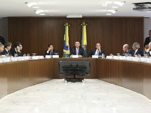 Bolsonaro faz reunião ministerial para ouvir propostas e planos