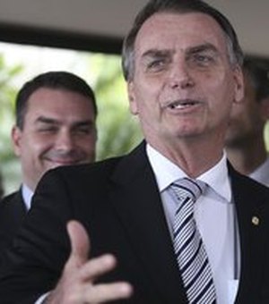 Bolsonaro embarca em voo de carreira para entregar taça ao Palmeiras em SP