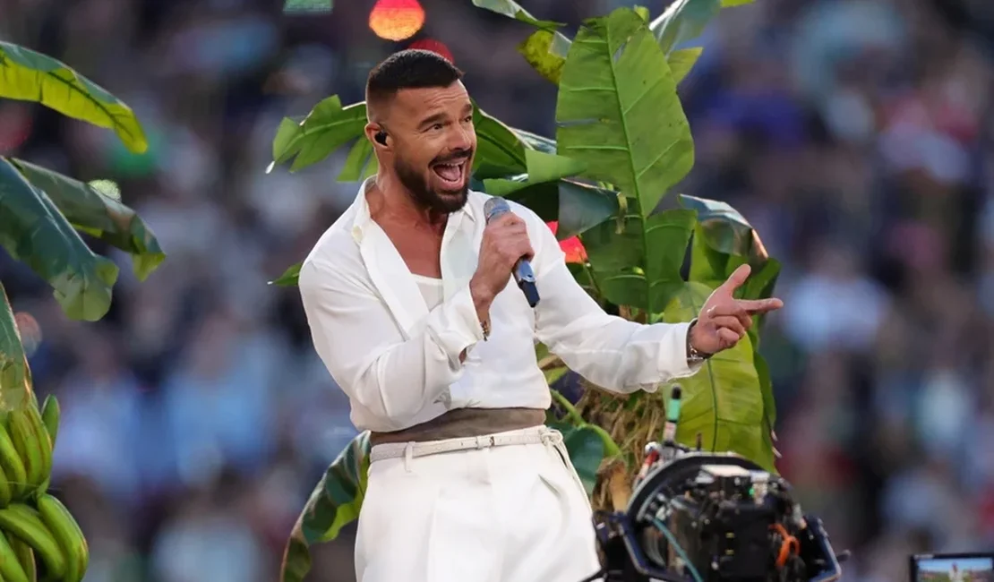 Ricky Martin impressiona por aparência jovial em show do Super Bowl