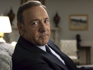 Kevin Spacey é acusado de assédio sexual por homens da equipe de 'House of Cards', diz TV