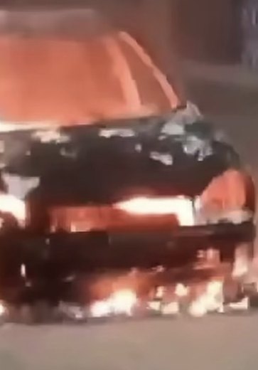 [Vídeo] Veja momento que carro é consumido após vizinho atear fogo por causa de dívida em Arapiraca