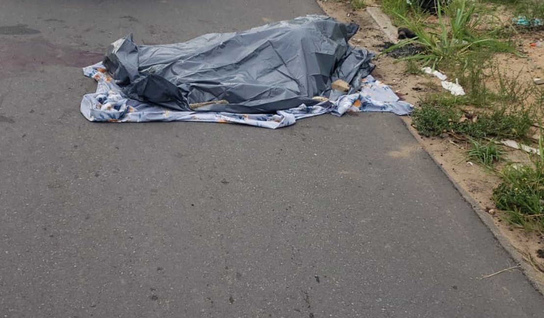 Homem é assassinado a facadas em Arapiraca após discussão no bairro Batingas