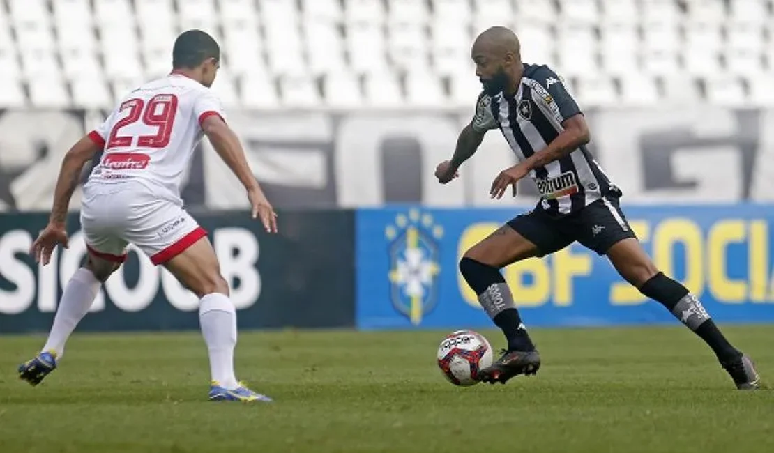 De virada, Botafogo vence o Náutico e mantém 100% de aproveitamento no segundo turno da Série B