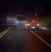 Colisão entre carreta e carro deixa vítima gravemente ferida no Sertão de AL