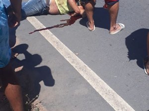 Idosa é atropelada por carro e sofre fratura no Centro de Maceió