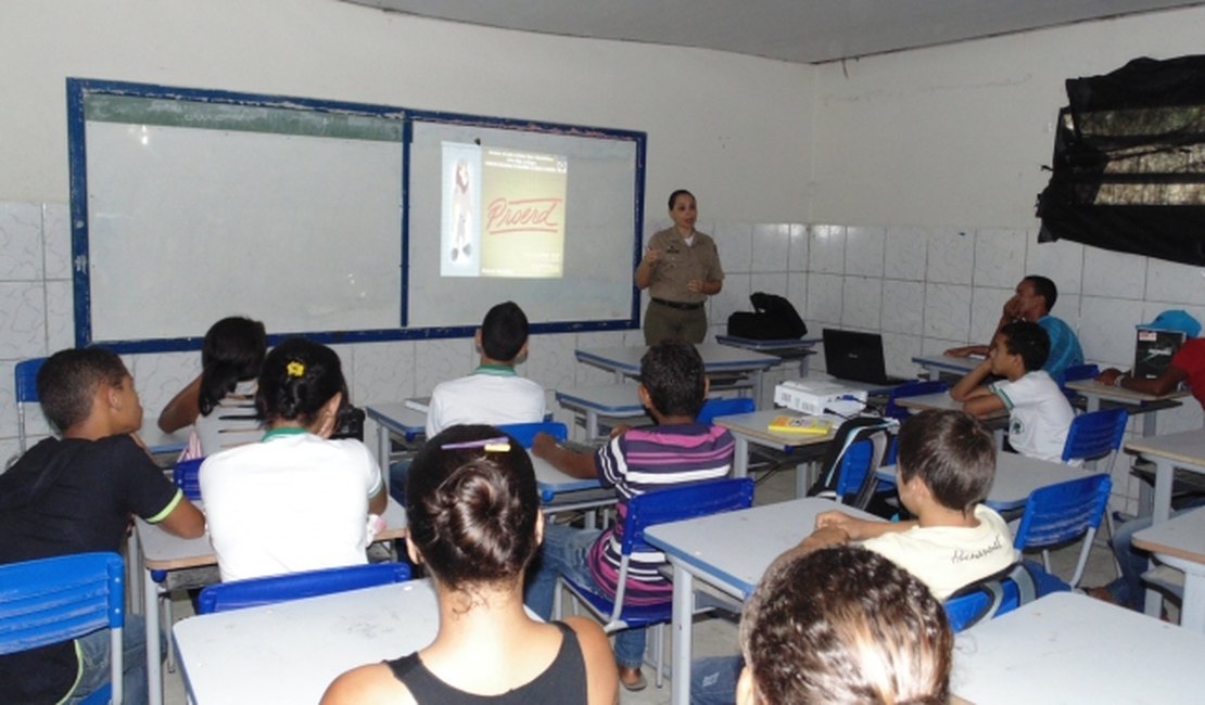 PM promove palestras sobre drogas e violência com alunos de Lagoa da Canoa