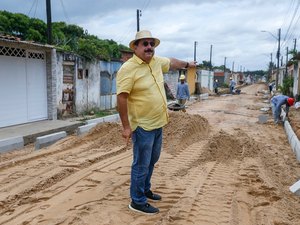 Moradores de Rio Largo são beneficiados com obras de pavimentação e drenagem