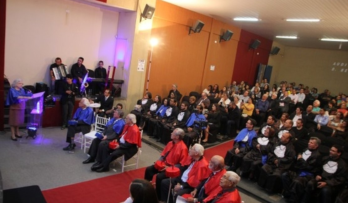 Yale prestigia entrega de títulos Honoris Causa na Uneal