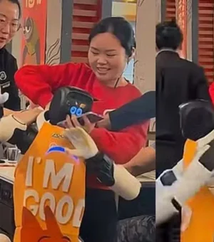 Robô falha em dança temática e causa caos em restaurante