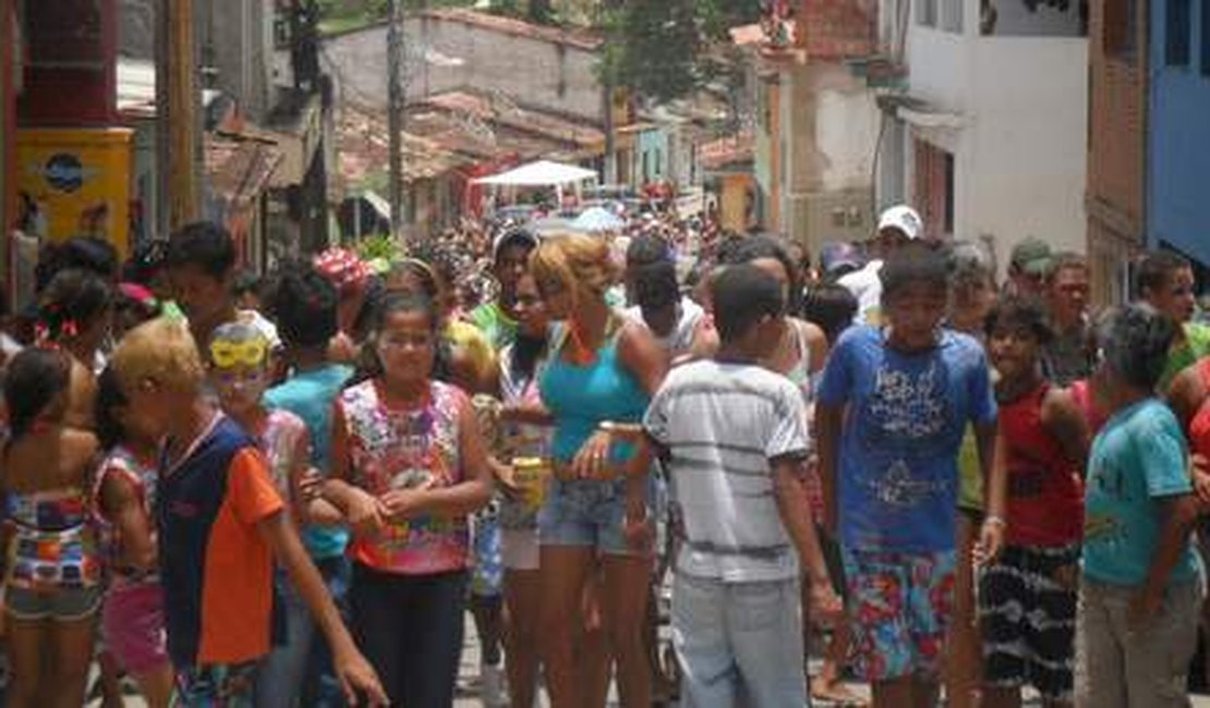 Bloco do Pintado leva multidão às ladeiras históricas de Porto Calvo