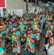 Blocos puxados por orquestras de frevo fazem as prévias do carnaval em Penedo