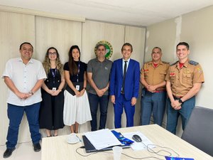 Defensoria Pública articula retirada de fios irregulares em postes de Maceió