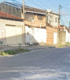 Adolescente é assassinado a tiros na frente da mãe no bairro Santa Amélia