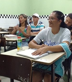 Mais de 20 mil alagoanos fazem exame para certificação dos ensinos fundamental e médio neste domingo