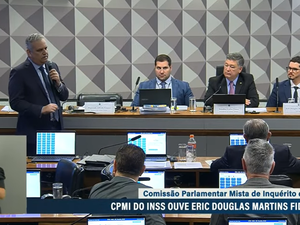 [Vídeo]  Advogado é surpreendido com prisão do pai durante sessão da CPMI do INSS