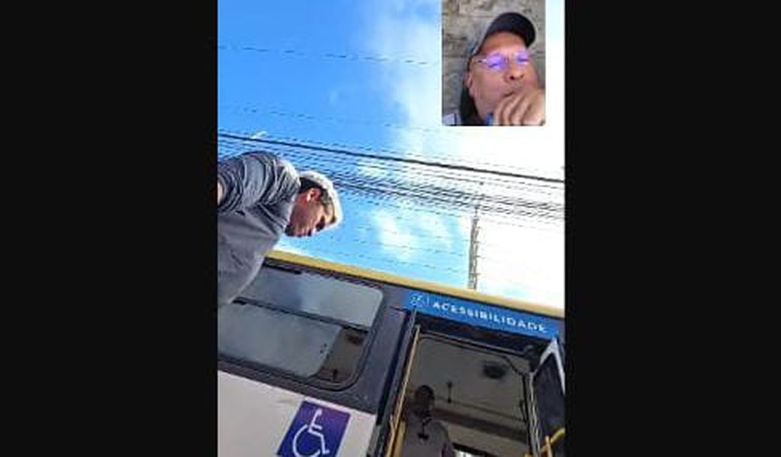 Cadeirante cai ao gravar vídeo denunciando problema no elevador do ônibus em Maceió