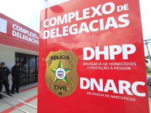 Mulher é presa suspeita de matar marido com golpe de faca