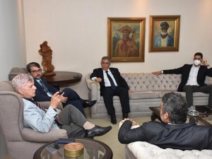 Governador Klever Loureiro recebe desembargadores do TRE-AL