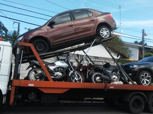 Operação do BPTran prende homem com mandado de prisão em aberto e autua 46 