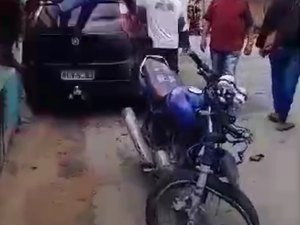 Idoso de moto fica gravemente ferido ao colidir em carro estacionado em Mata Grande