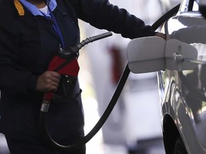 Preço da gasolina sobe pela 4ª semana e acumula alta de 3,5% em um mês