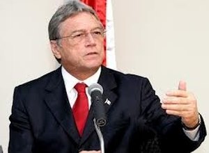 Governador reúne imprensa e faz balanço dos oito anos de gestão