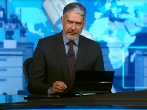 William Bonner aparece com barba no 'Jornal Nacional' e vira meme