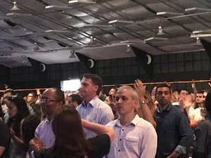Presidente Jair Bolsonaro comparece a culto no Rio de Janeiro