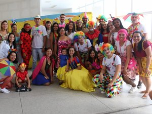 Bloco da Humanização leva a alegria do Carnaval aos pacientes do Hospital de Emergência do Agreste