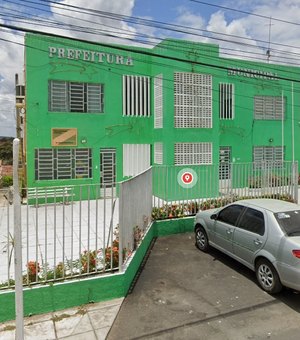 Prefeito no Sertão autoriza sequência de aluguéis de casas para mudar órgãos públicos de endereço