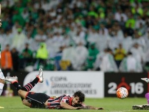 SP perde de virada, se revolta com arbitragem e dá adeus à Libertadores