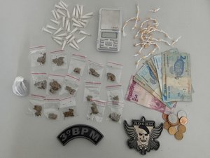 Rocam apreende maconha, cocaína e crack no bairro Alto do Cruzeiro, em Arapiraca
