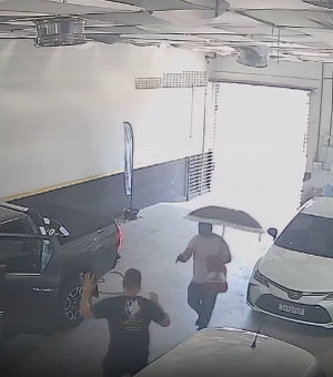 [Vídeo] Ação integrada entre polícias prende dupla suspeita de roubar vários carros em Maceió