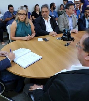 Laura Souza assume Educação e garante dar continuidade aos trabalhos da Secretaria