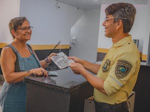 DMTT entrega placas perdidas durante a chuva em Maceió