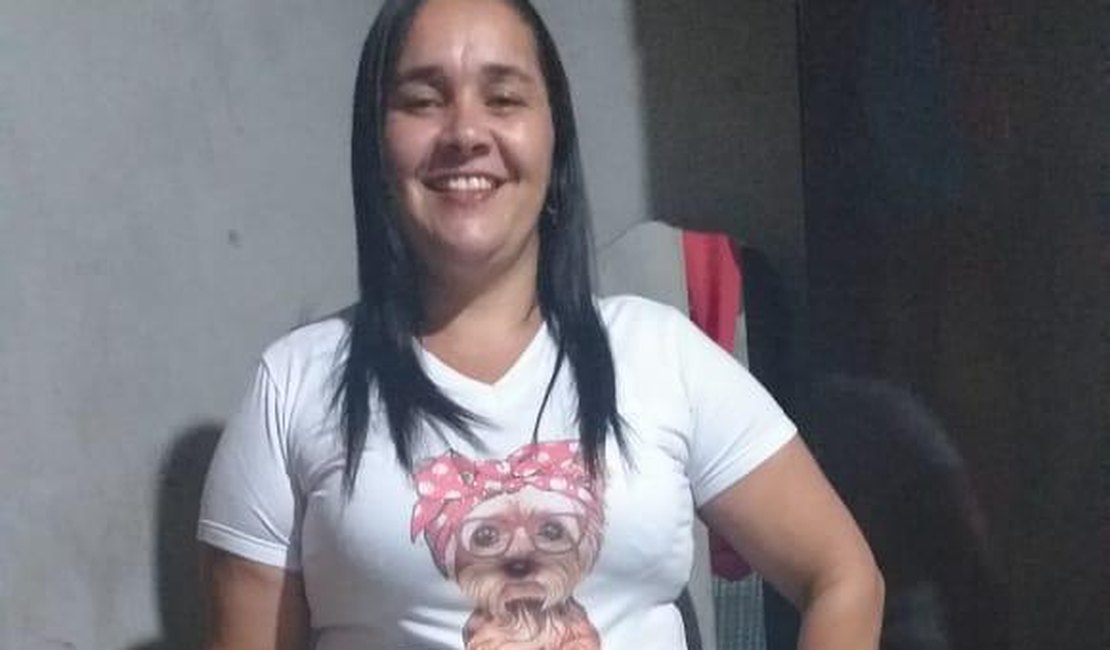 Sergipana pede ajuda para conhecer mãe biológica que mora em Feira Grande