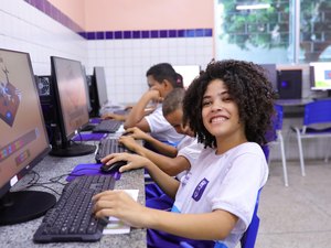 Prefeitura entrega laboratórios de informática para mais de 2 mil alunos da rede pública de São Sebastião