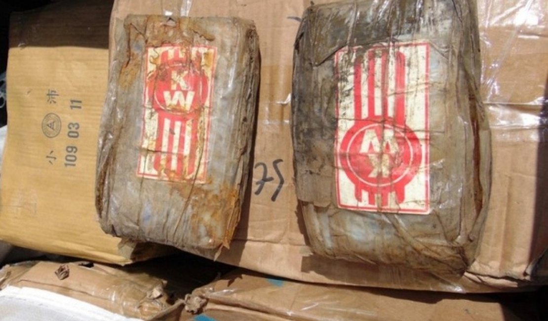'Navio fantasma' é encontrado com cerca de 650 tijolos de cocaína