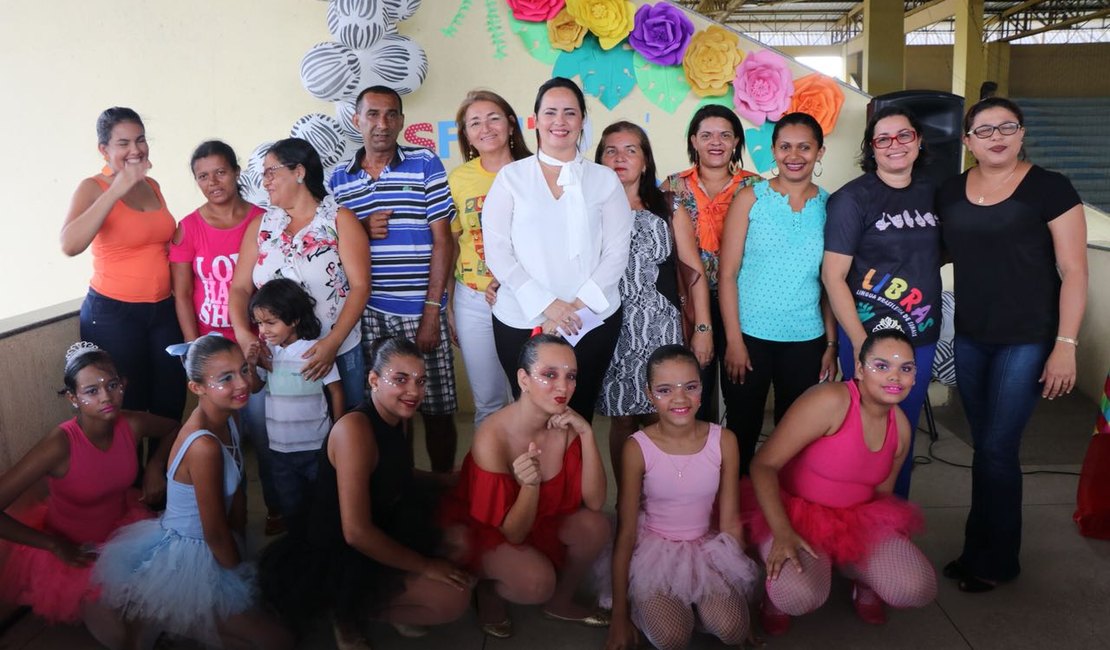 Fabiana Pessoa participa da solenidade encerramento do ano letivo do CAS