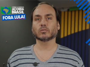 Carlos Bolsonaro desembarca em Maceió para corrida Acorda Brasil